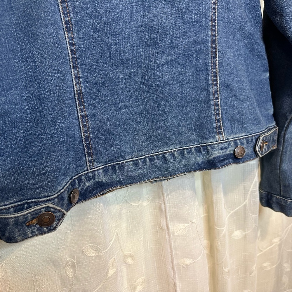 Time and Tru Denim Jean Jacket, Size Medium (8-10) - Picture 2 of 6